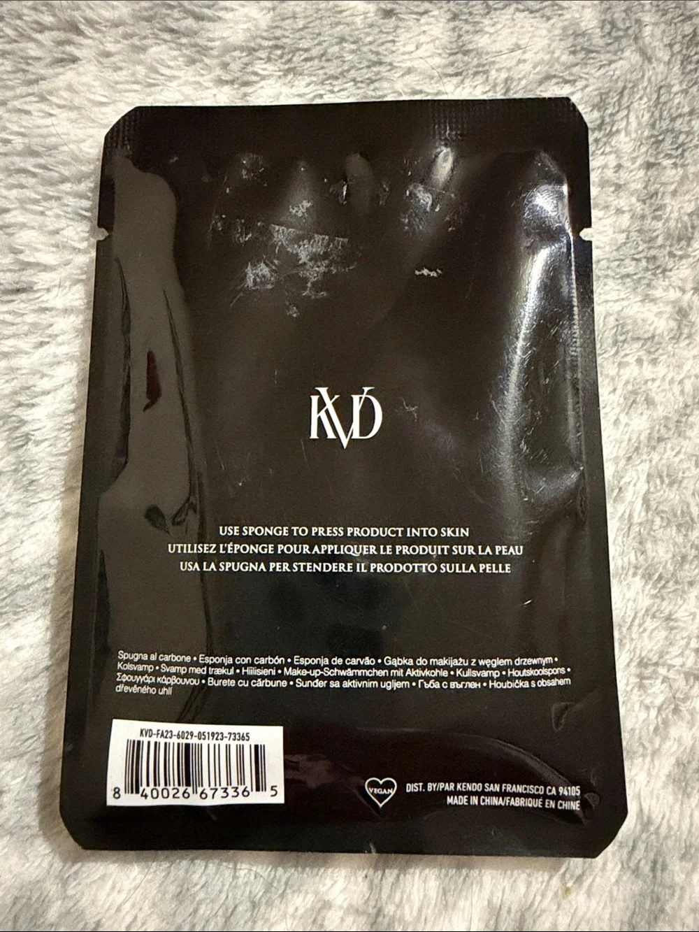 KVD Lock-It Charcoal Sponge - Picture 2 of 4